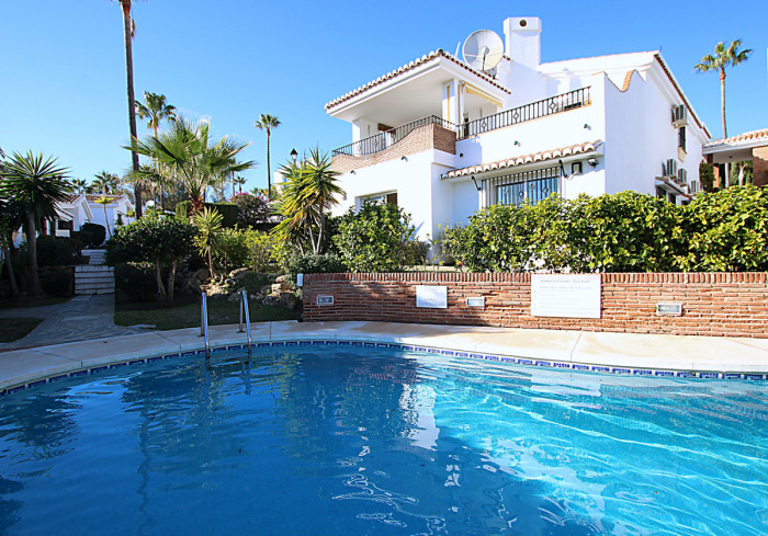 Qlistings - House - Villa in El Chaparral, Costa del Sol Property Image